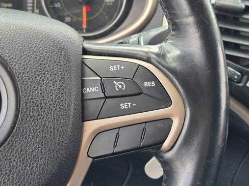 Used 2016 Jeep Cherokee Latitude w/ Safety/Convenience Group image 29