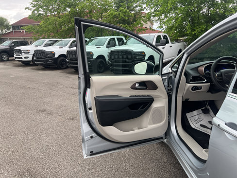 Used 2023 Chrysler Voyager LX image 18