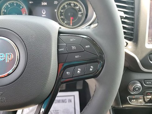 Used 2023 Jeep Cherokee Altitude Lux image 15