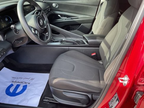 Used 2024 Hyundai Elantra SE image 9