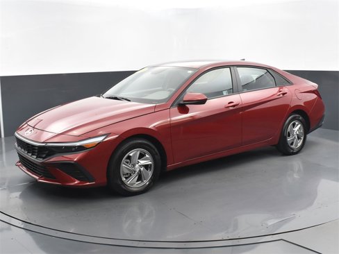 Certified 2025 Hyundai Elantra SE image 7