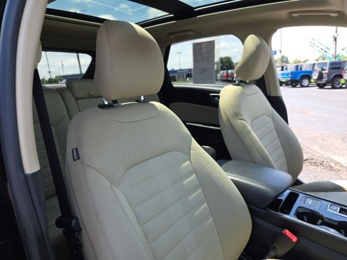 Used 2019 Ford Edge SEL image 37