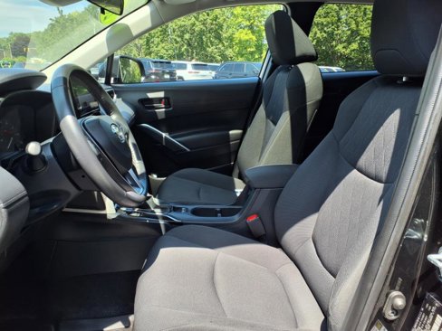 Used 2023 Toyota Corolla Cross LE image 6