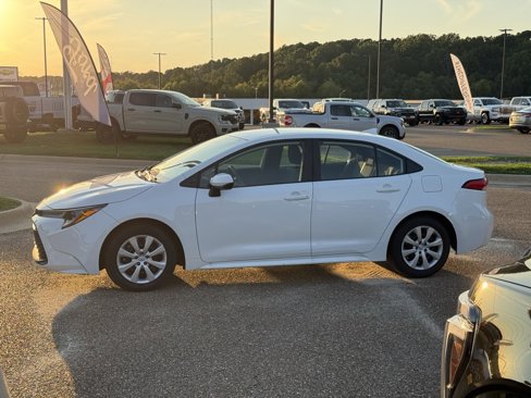 Used 2024 Toyota Corolla LE image 8