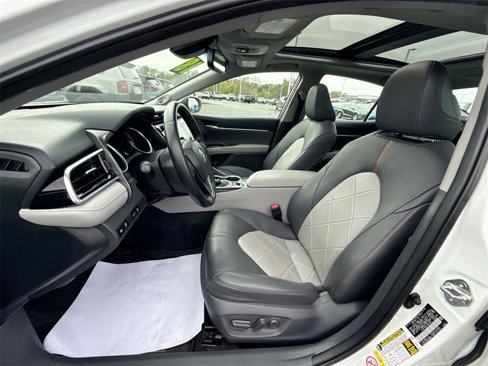Used 2018 Toyota Camry XLE image 17