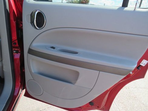 Used 2010 Chevrolet HHR LS image 30