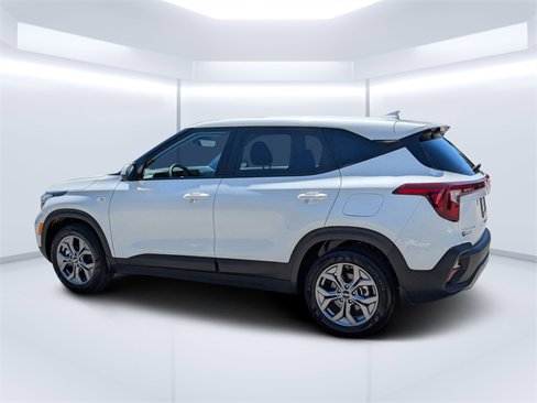 Used 2024 Kia Seltos LX image 3
