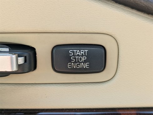 Used 2008 Volvo V70 image 26