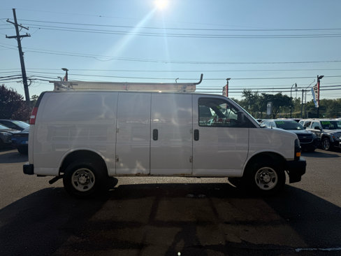 Used 2018 Chevrolet Express 3500 w/ Driver Convenience Package image 6