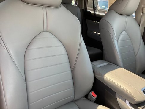 Used 2020 Toyota Highlander XLE image 42