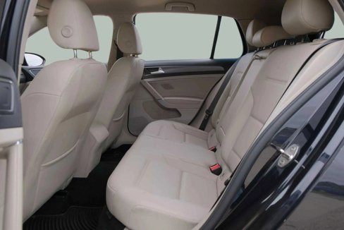 Used 2018 Volkswagen Golf SE image 9