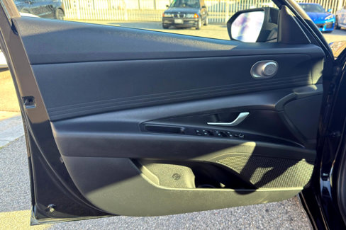 Used 2023 Hyundai Elantra Blue image 19
