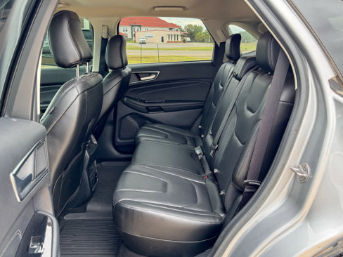 Used 2020 Ford Edge Titanium image 9