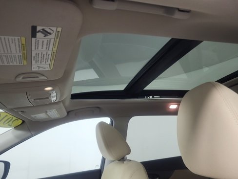 Used 2016 Nissan Rogue SV w/ SV Moonroof Package image 19