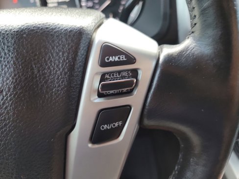 Used 2018 Nissan Titan SV w/ Chrome Package image 26