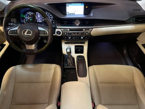 Used 2016 Lexus ES 300h image 12