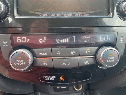 Used 2018 Nissan Rogue SV image 27