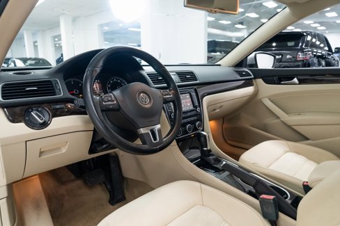 Used 2014 Volkswagen Passat TDI SEL Premium image 18