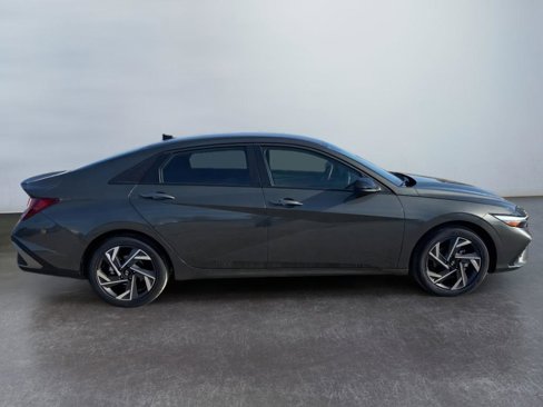 New 2025 Hyundai Elantra Sport image 4