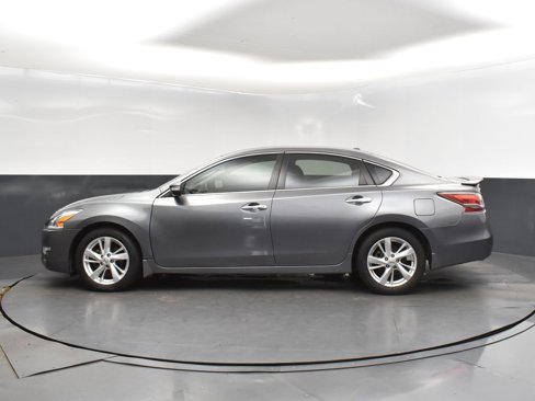 Used 2015 Nissan Altima 2.5 SV w/ Convenience Package image 4
