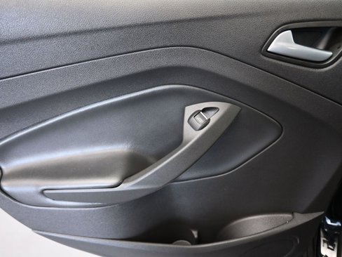 Used 2017 Ford C-MAX SE image 28