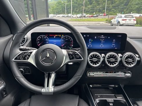 Used 2025 Mercedes-Benz GLA 250 4MATIC image 41