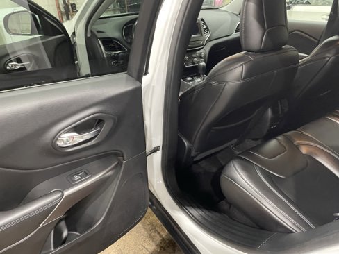 Used 2019 Jeep Cherokee Latitude Plus w/ Cold Weather Group image 28