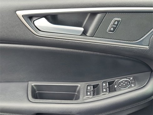 Used 2022 Ford Edge SEL image 17