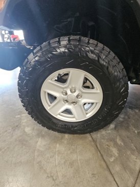 Used 2021 Jeep Gladiator Sport image 39