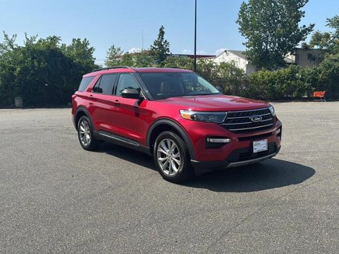 Certified 2021 Ford Explorer XLT w/ Equipment Group 202A image 3