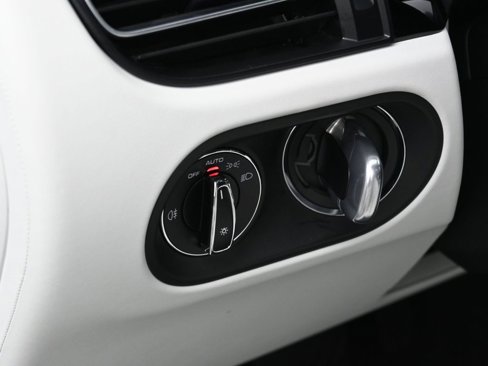 Used 2025 Porsche Macan image 16