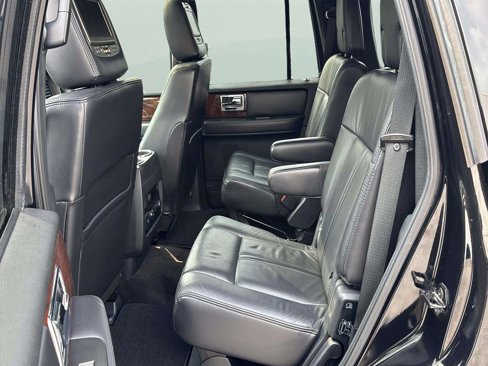 Used 2016 Lincoln Navigator Select image 13