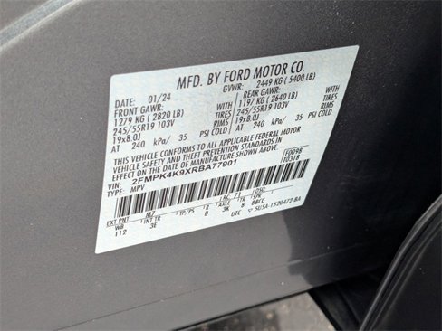 Used 2024 Ford Edge Titanium image 32
