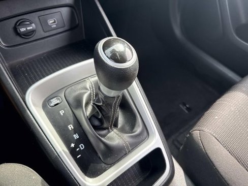 Used 2021 Hyundai Venue SE image 24