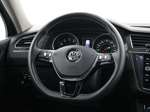 Used 2021 Volkswagen Tiguan SE w/ Panoramic Sunroof Package image 15