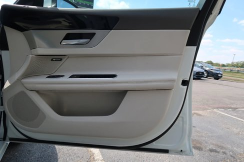Used 2017 Jaguar XF Prestige image 49
