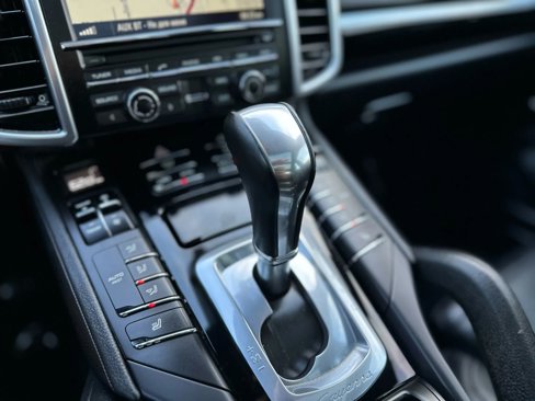Used 2014 Porsche Cayenne image 23