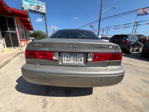 Used 2000 Toyota Camry XLE image 6