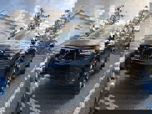 Certified 2024 Volvo XC40 B5 Ultimate w/ Climate Package image 1