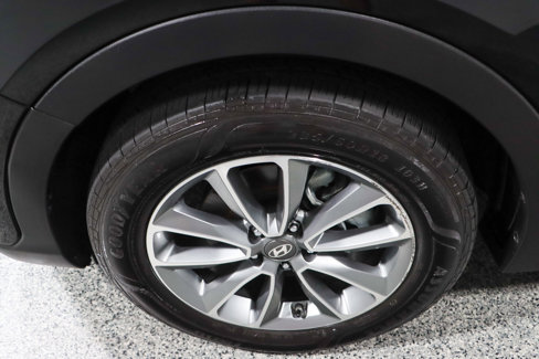 Used 2017 Hyundai Santa Fe SE image 11