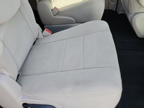 Used 2013 Dodge Grand Caravan SE image 34