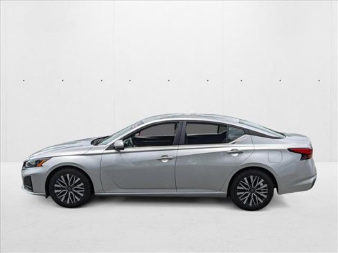 Used 2023 Nissan Altima 2.5 SV image 9