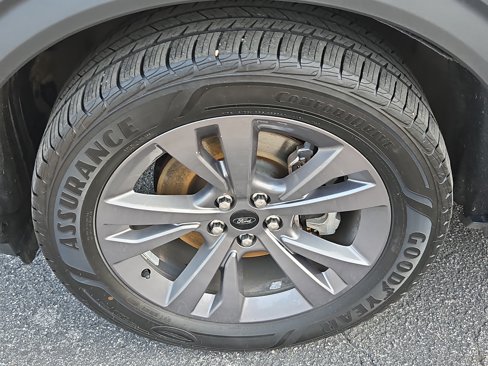 Certified 2022 Ford Explorer XLT w/ Equipment Group 202A image 9
