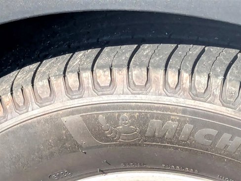 Used 2018 Ford Explorer XLT w/ Equipment Group 202A image 11