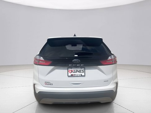 Used 2024 Ford Edge SEL image 8