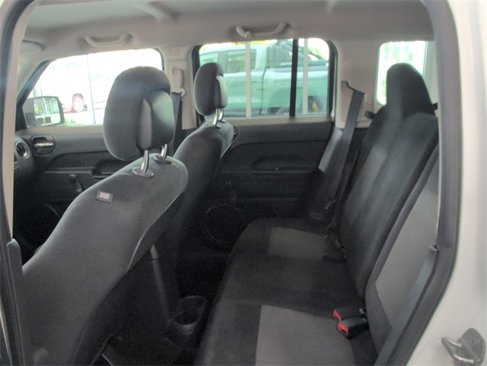 Used 2014 Jeep Patriot Sport image 9