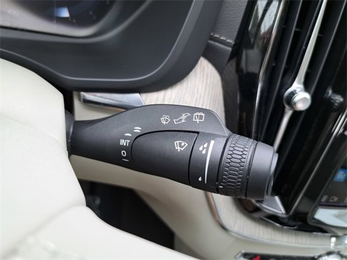 Used 2022 Volvo XC60 B5 Inscription w/ Climate Package image 19