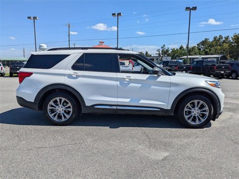 Used 2022 Ford Explorer XLT w/ Equipment Group 202A image 3