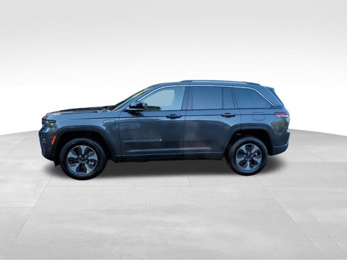 Used 2022 Jeep Grand Cherokee Limited 4xe image 2