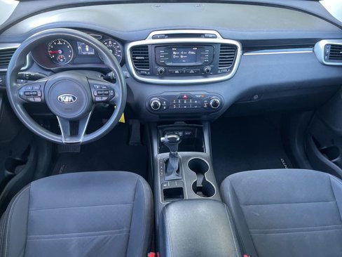 Used 2017 Kia Sorento LX image 11